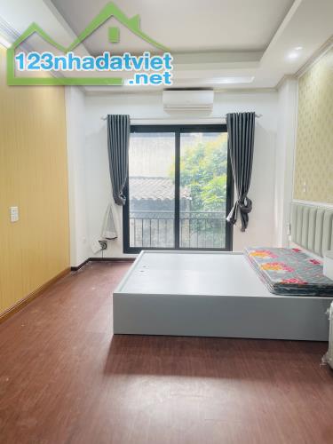 Bán nhà Nguyễn Văn Linh, Long Biên sổ nở hậu, 5 tầng, ngõ thông, gần oto giá chi hơn 5 tỷ. - 2