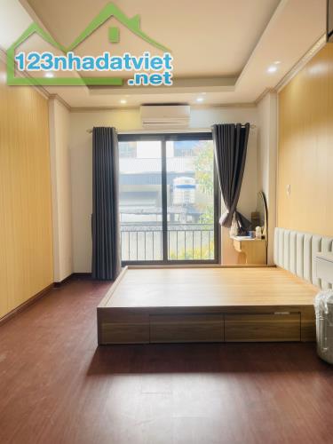 Bán nhà Nguyễn Văn Linh, Long Biên sổ nở hậu, 5 tầng, ngõ thông, gần oto giá chi hơn 5 tỷ. - 3