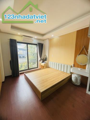 Bán nhà Nguyễn Văn Linh, Long Biên sổ nở hậu, 5 tầng, ngõ thông, gần oto giá chi hơn 5 tỷ. - 4