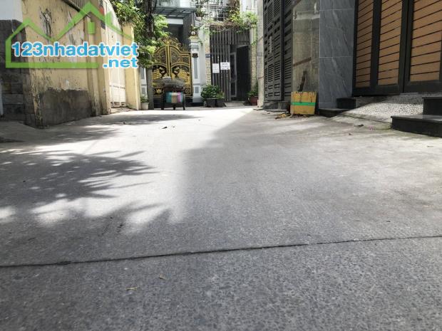 Nhà bán HXH Cách Mạng Tháng Tám Q10 DT 100m2 gần Vạn Hạnh Mall khu sầm uất, chỉ 14 tỷ - 1
