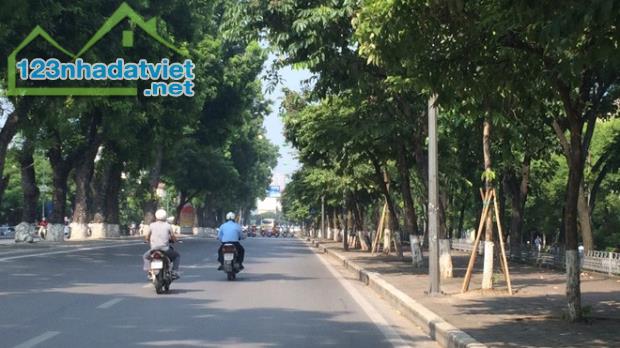 Nhỉnh 200tr/m2. Bán nhà phố Kim Mã Ba Đình 60m2-5T-MT4,2m vị trí đắc địa các phố Kim Mã 5m - 1