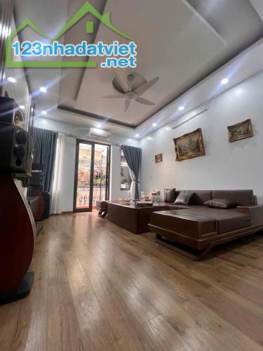 Nhỉnh 200tr/m2. Bán nhà phố Kim Mã Ba Đình 60m2-5T-MT4,2m vị trí đắc địa các phố Kim Mã 5m - 3