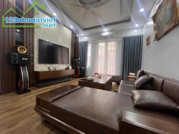 Nhỉnh 200tr/m2. Bán nhà phố Kim Mã Ba Đình 60m2-5T-MT4,2m vị trí đắc địa các phố Kim Mã 5m - 4