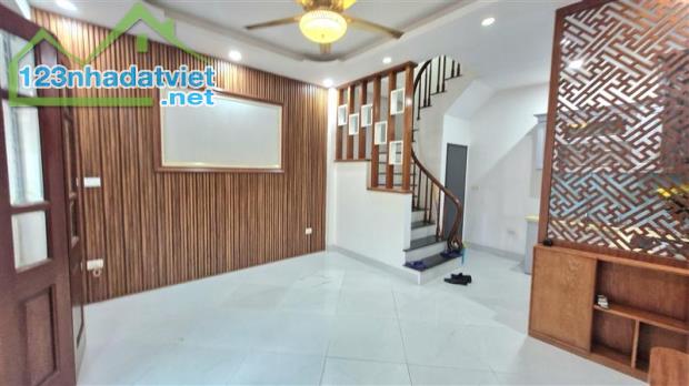 Chị gái bán nhà đẹp Xuân Phương, lô góc, full nội thất xịn ở ngay.
