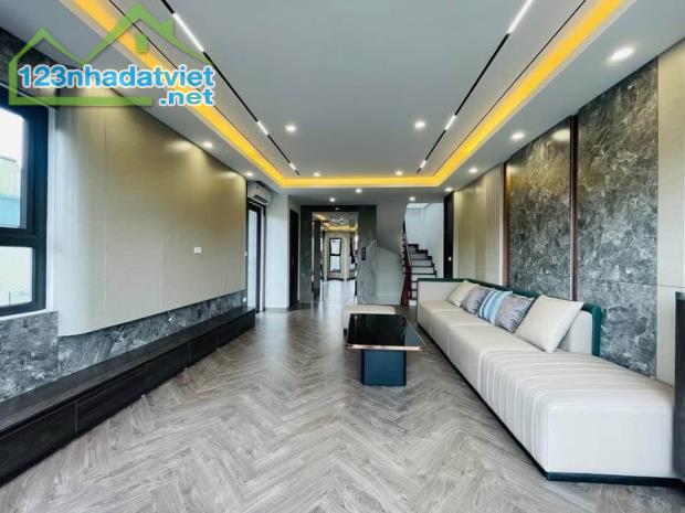 BÁN NHÀ TRUNG TÂM QUẬN TÂY  HỒ 40M2 6 TẦNG 8 TỶ FULL NỘI THẤT