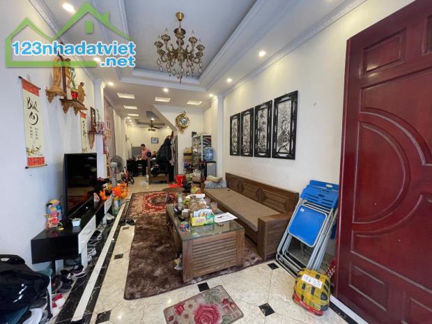 Chủ gửi Bán GẤP! Nhà 4 tầng đẹp long lanh phố Sài Đồng, lô góc sáng thoáng, 45m, nhỉnh 6tỷ - 5