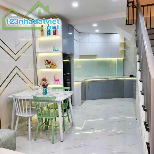 Bán nhà Nguyễn Thị Thập phuờng Tân Phong Quận 7 - hẻm oto - 3PN - nhỉnh 7.x Tỷ TL - 3