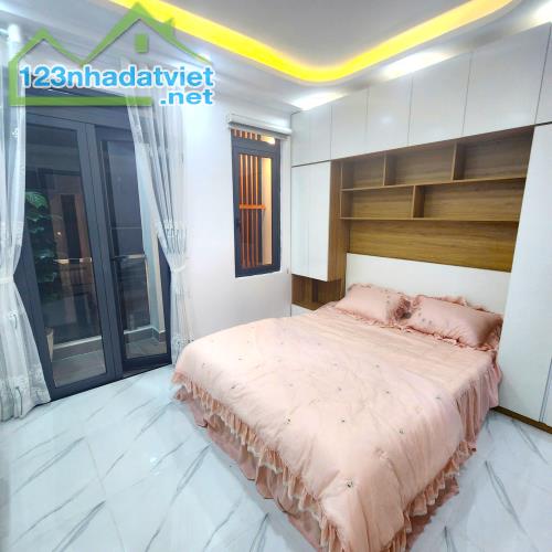 Bán nhà Nguyễn Thị Thập phuờng Tân Phong Quận 7 - hẻm oto - 3PN - nhỉnh 7.x Tỷ TL - 2
