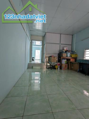 BÁN NHÀ MẶT TIỀN Cộng Hòa, Tân Bình 2 tầng 80m2 (4x20). Kinh doanh đỉnh. Giá chỉ 13 tỷ. - 2