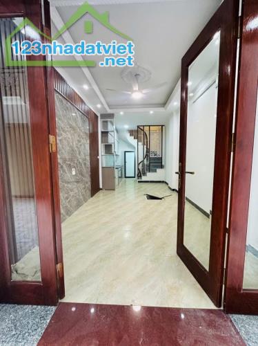 🚗 PHÚC LỢI – 30M², 5 TẦNG, Ô TÔ ĐỖ CỬA, TIỆN ÍCH ĐỈNH – 4,45 TỶ!