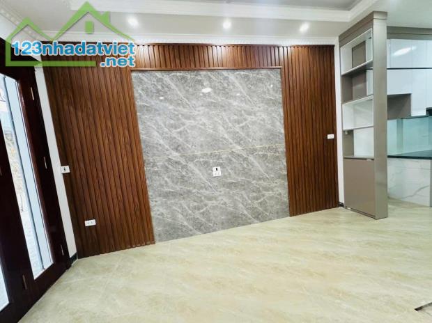🚗 PHÚC LỢI – 30M², 5 TẦNG, Ô TÔ ĐỖ CỬA, TIỆN ÍCH ĐỈNH – 4,45 TỶ! - 1