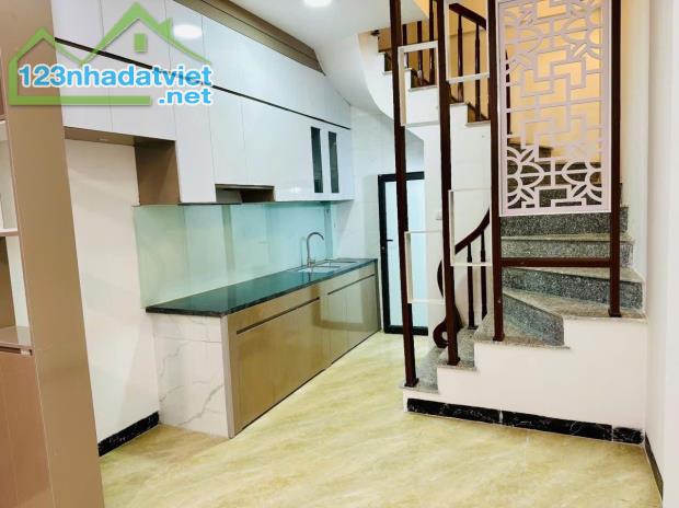 🚗 PHÚC LỢI – 30M², 5 TẦNG, Ô TÔ ĐỖ CỬA, TIỆN ÍCH ĐỈNH – 4,45 TỶ! - 2