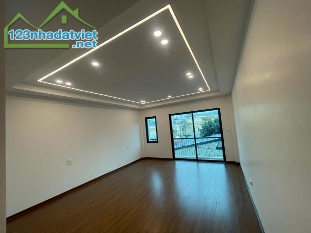 SIÊU PHẨM P.LÔ NGỌC THUỴ 47M2 x 5T GARA OTO THANG MÁY FULL NỘI THẤT 12,6TỶ