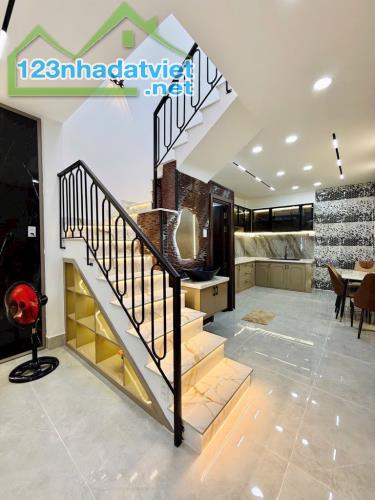 NHÀ ĐẸP , HẺM XE HƠI SÁT NHÀ - VI TRÍ SIÊU ĐẸP, ĐƯỜNG VÀO NHÀ MỘT TRỤC THẲNG, - 1