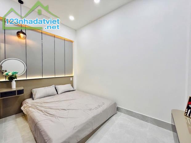 NHÀ ĐẸP , HẺM XE HƠI SÁT NHÀ - VI TRÍ SIÊU ĐẸP, ĐƯỜNG VÀO NHÀ MỘT TRỤC THẲNG, - 2