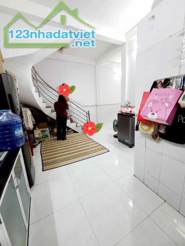 HẺM RỘNG MỄ CỐC P15 Q8 40m2 NHÀ ĐẸP Ở NGAY - 2