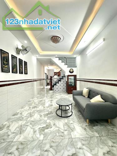 Chỉ 4.95 TỶ TL! 71M², 2 Tầng /3pn, HẺM Ô TÔ, Quang Trung Gò Vấp!