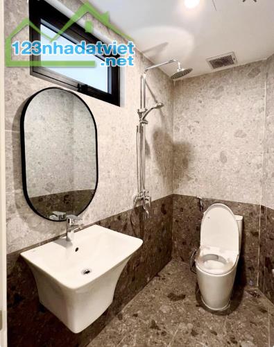 Bán Nhà Dòng Tiền Lô Góc - Thang Máy - 11 PN. Đường Võng Thị, Tây Hồ, HN. Dt 41mv. 17,8 Tỷ