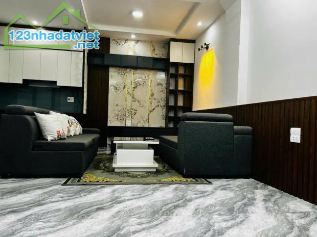 NHÀ ĐẸP ĐỐNG ĐA, 42M2 MẶT TIỀN 3,8M GIÁ 6,9 TỶ - 3