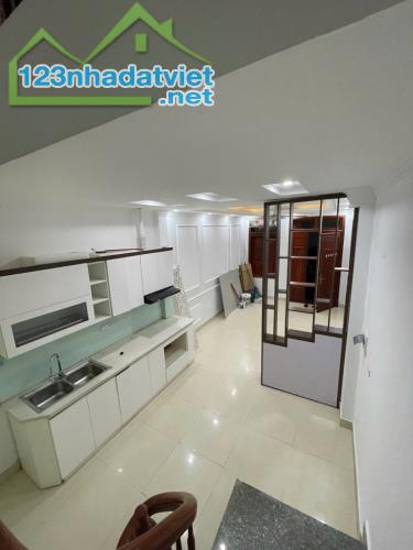 Bán gấp nhà phố Bát Khối cạnh cầu Vĩnh Tuy, Ô tô DT30 mt 3.4m nhà 5 tầng  giá 5.6 tỷ