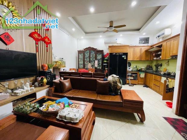 HOT HIT Minh Khai 50m2, 5 tầng, 6 ngủ, Giá 8.2 tỷ, Cách ô tô tránh 50m