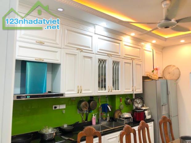 Nhà mới ở luôn, gần phố, ngõ rộng, nội thất đẹp, diện tích 41m x 4 tầng chủ - 1