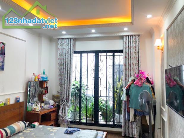 Nhà mới ở luôn, gần phố, ngõ rộng, nội thất đẹp, diện tích 41m x 4 tầng chủ