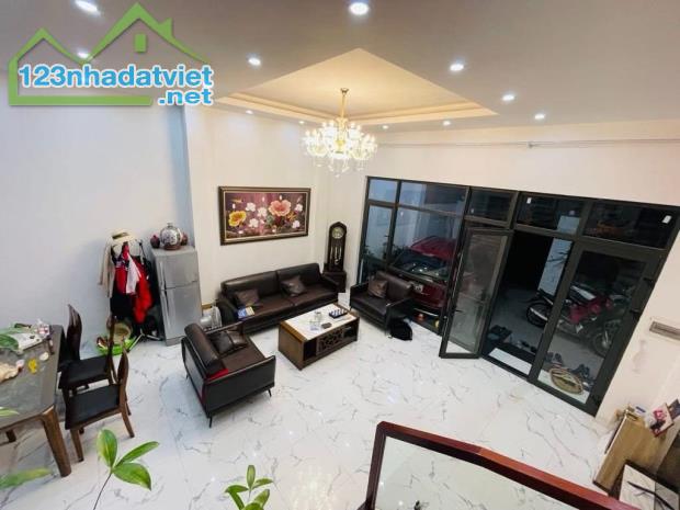 Bán Siêu phẩm nhà Đẹp Lạc Long Quân - 90m2 x 4T x MT 6m - Phân lô Gara Oto - Hướng DN - 4