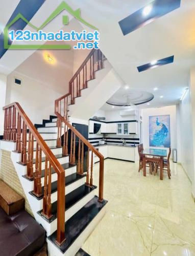Bán nhà Trại Lẻ, Kênh Dương, Lê Chân, Hải Phòng. 4 tầng, 61m2, 4 tỷ. Ngang 4,25m, d2 - 1