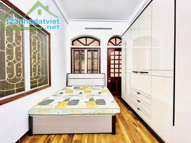 HIẾM - BÁN NHÀ ĐƯỜNG LÁNG - NGÃ TƯ SỞ - LÔ GÓC 3 THOÁNG- CÁCH PHỐ 30M - GẦN GA ĐƯỜNG SẮT - 2