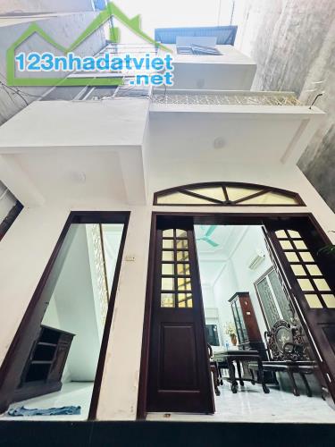 HIẾM - BÁN NHÀ ĐƯỜNG LÁNG - NGÃ TƯ SỞ - LÔ GÓC 3 THOÁNG- CÁCH PHỐ 30M - GẦN GA ĐƯỜNG SẮT - 3