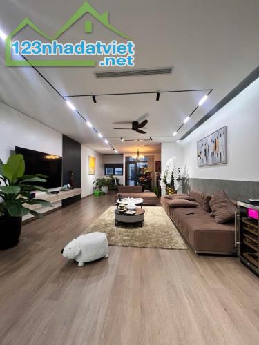 Bán nhà phố Nguyên Hồng, vị trí đẹp nhất, KD đỉnh cao nhỉnh 29 tỷ - 2