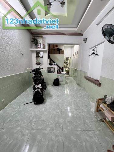 Bán nhà ngay chợ Bà CHiểu P2 Bình Thạnh 3 tầng 43m2 nhỉnh 5 tỷ - 1