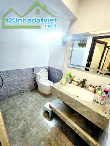 Bán nhà riêng phố Trần Khát Chân, ngõ 3 - gần phố - 40m2, 3 tầng, mặt tiền 5m - Nhỉnh 7 Tỷ - 4