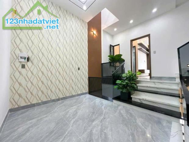 Nhà đất Lê Hải chào bán siêu phẩm căn nhà 3 tầng mặt tiền đường Hoà Phú 3. - 4