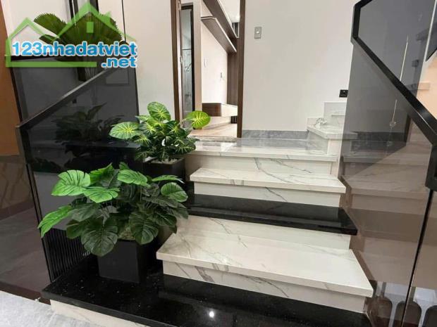 Nhà đất Lê Hải chào bán siêu phẩm căn nhà 3 tầng mặt tiền đường Hoà Phú 3. - 3