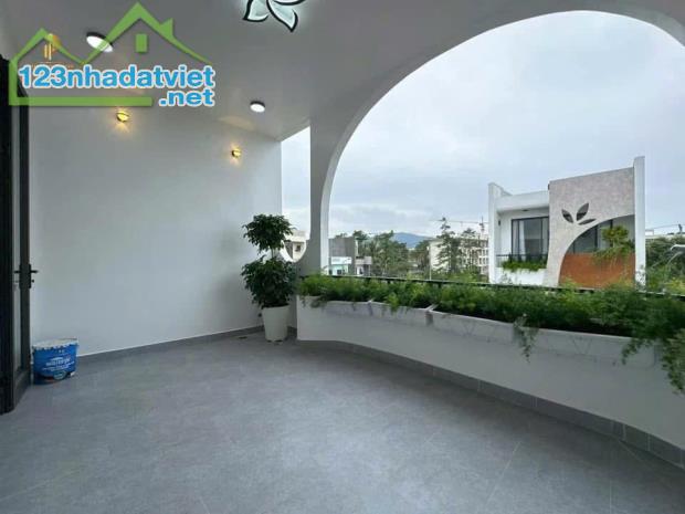 Nhà đất Lê Hải chào bán siêu phẩm căn nhà 3 tầng mặt tiền đường Hoà Phú 3. - 1
