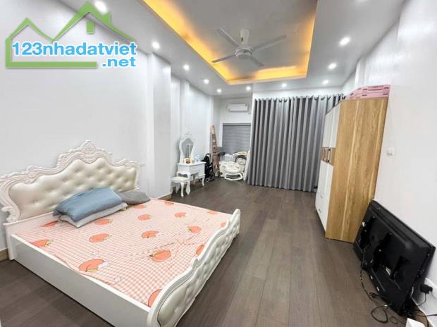 BÁN NHÀ THỊNH QUANG, ĐỐNG ĐA 47 M Ở SƯỚNG, GẦN Ô TÔCHỈ  HƠN 8 TỶ. - 2