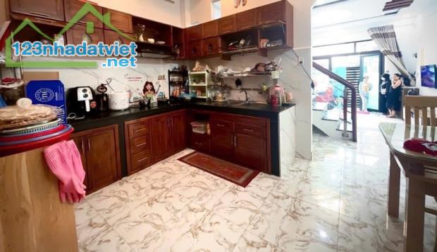 ► Nhà kiệt Lê Văn Hưu gần Chợ Bắc Mỹ An, 65m2, 3 tầng cực đẹp, 3.45 tỷ - 3