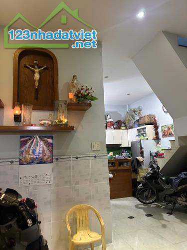 NHÀ GIÁ RẺ 40M 2 TẦNG SHR 3PN TÂN THỚI NHẤT QUẬN 12 SÁT TÂN BÌNH