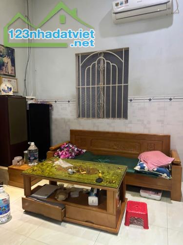 NHÀ GIÁ RẺ 40M 2 TẦNG SHR 3PN TÂN THỚI NHẤT QUẬN 12 SÁT TÂN BÌNH - 1