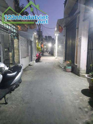 Bán nhà Hẻm Xe Hơi 4M 49m2 GẦN ĐƯỜNG LỚN, gần CHỢ PHÚ XUÂN, Đ.Chuyên Dùng 9, Quận 7.