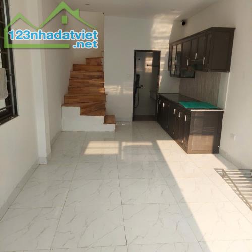 🏡 NHÀ 30M² x 2 TẦNG – NGÕ Ô TÔ ĐỖ CỬA – GIÁ CHỈ 2.2 TỶ – LONG BIÊN  ✅ Diện tích: 30m² x 2 - 2