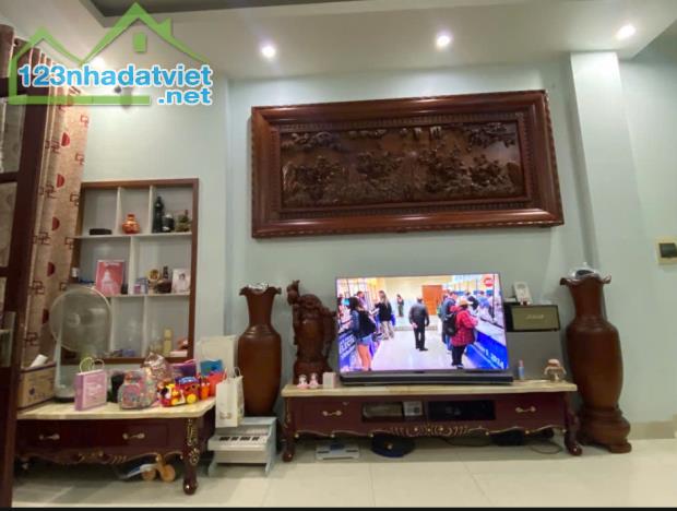 Cần bán nhà phố KIM NGƯU  38m2 - 5 đ nhà thiết kế 5 tầng , 3 phòng ngủ ô tô chạy bọn bọn .