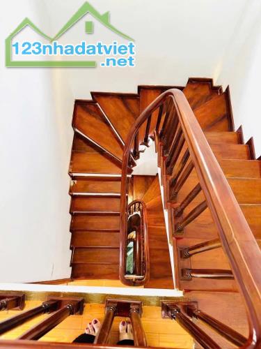 BÁN NHÀ 5 TẦNG NỘI THẤT ĐẸP PHỐ HOÀNG MAI GẦN KĐT ĐỀN LỪ, NGÕ RỘNG THOÁNG, GẦN ĐƯỜNG Ô TÔ. - 1