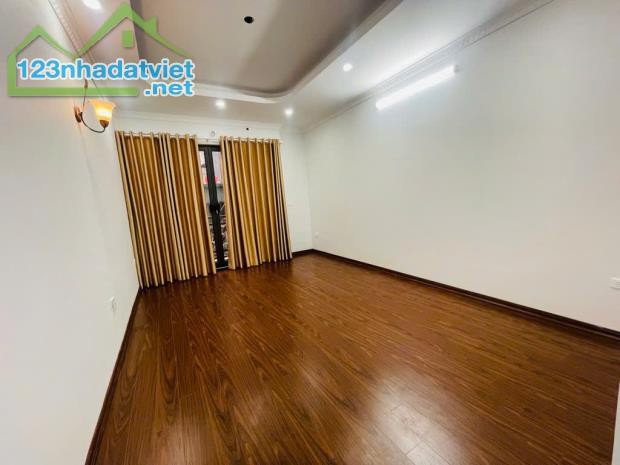 Bán nhà riêng 3.5m mặt tiền, lô góc, giá cực tốt 7.5 tỷ, 40m² tại Khâm Thiên, Đống Đa