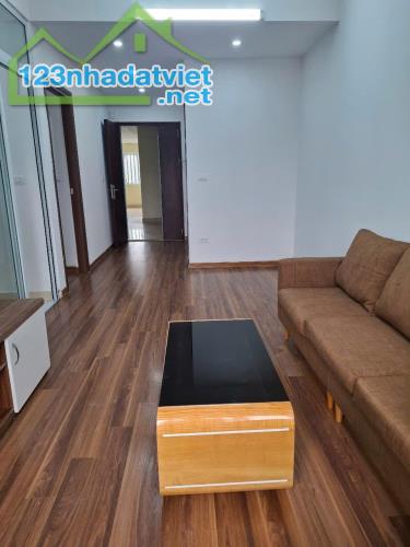 Cho thuê căn hộ tại Việt Hưng CC3 65m2 2 ngủ 2wc 8 triệu