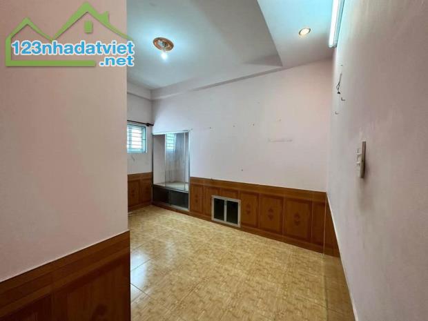 HẺM 379// SÁT MT QUANG TRUNG – 64M2 (4,7x14), 2,5 TẦNG 4PN, SỔ VUÔNG, KLG, CHỈ 4,3 TỶ TL - 2