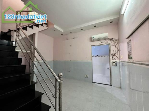 HẺM 379// SÁT MT QUANG TRUNG – 64M2 (4,7x14), 2,5 TẦNG 4PN, SỔ VUÔNG, KLG, CHỈ 4,3 TỶ TL - 4
