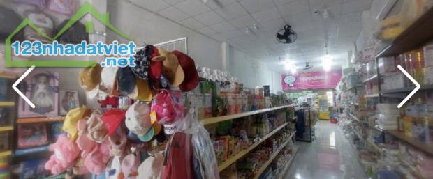 Nhà mặt tiền đường Nguyễn Duy Trinh. DT:90m . Ngang 5m . Dòng tiền 10tr/tháng . Giá 4tỷ6
